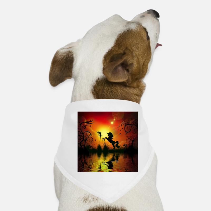 Licorne et fée jouant au coucher du soleil. Bandana pour chien