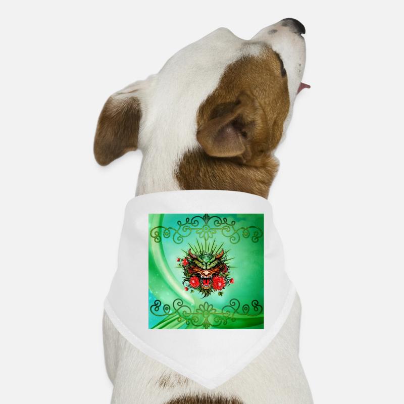Merveilleuse tête de dragon colorée avec des fleurs. Bandana pour chien