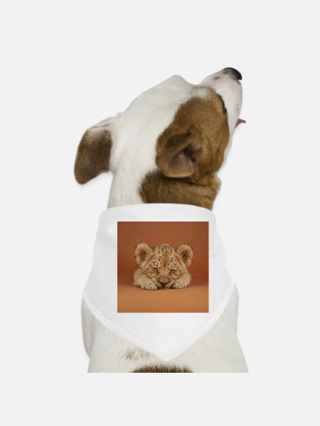 Schlafendes Gepardenjunges - Hunde-Bandana - Weiß - Vorne