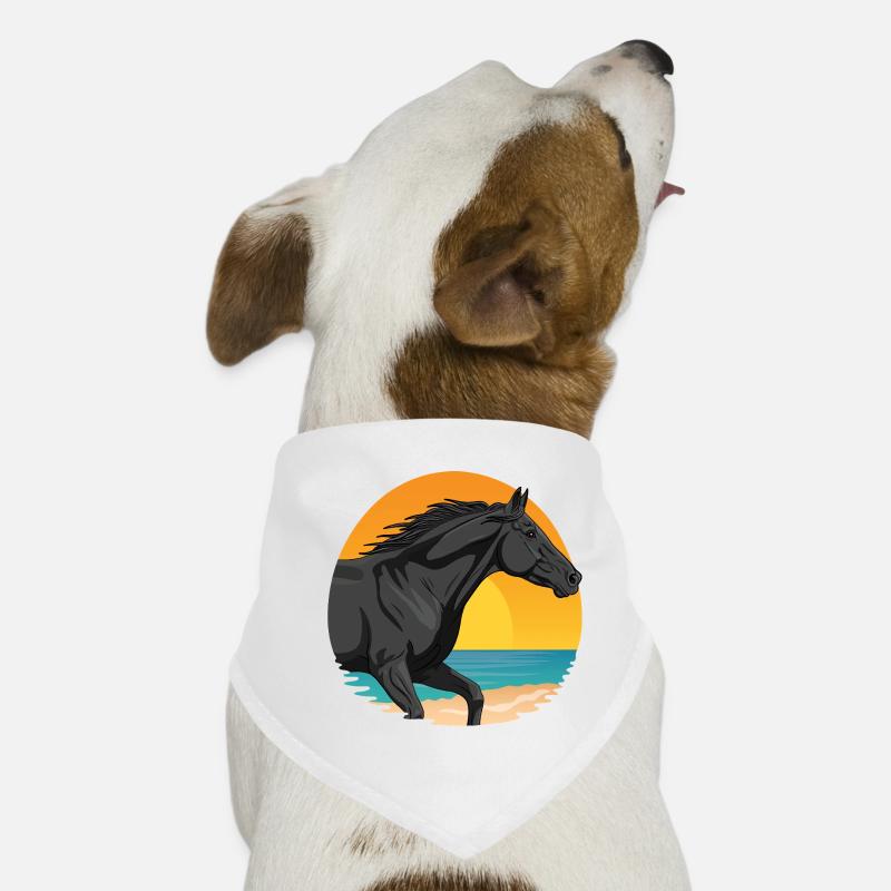 Un cheval Abaga au galop devant un soleil couchant Bandana pour chien