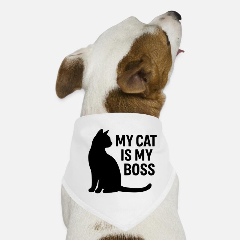 Le chat est le patron Bandana pour chien