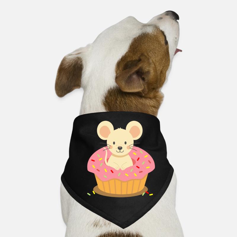 Souris assise dans un cupcake rose avec des pépites Bandana pour chien