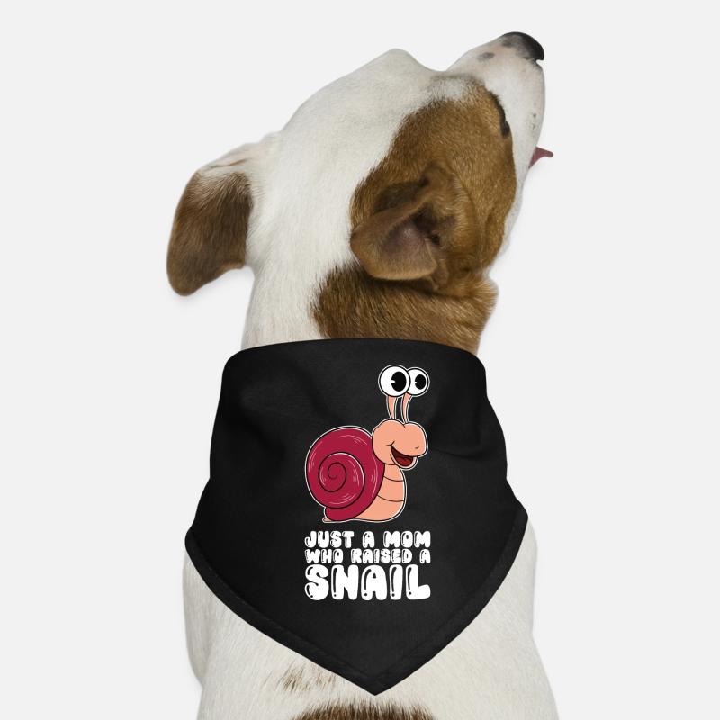 Une mère qui a élevé un escargot Bandana pour chien