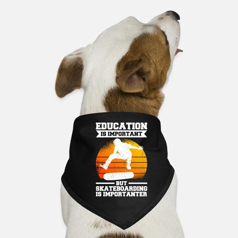 Le skateboard est plus important Bandana pour chien