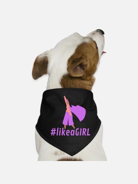Kämpferin im Lila Cape - Hunde-Bandana - Schwarz - Vorne