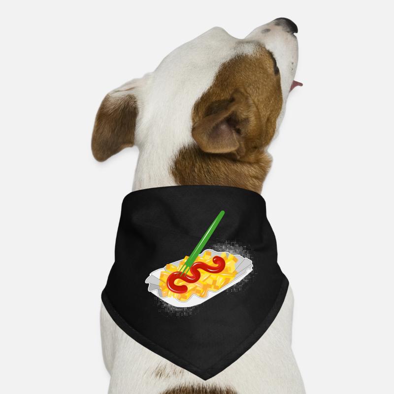 Frites avec du ketchup dans un bol et une fourchette en carton Bandana pour chien