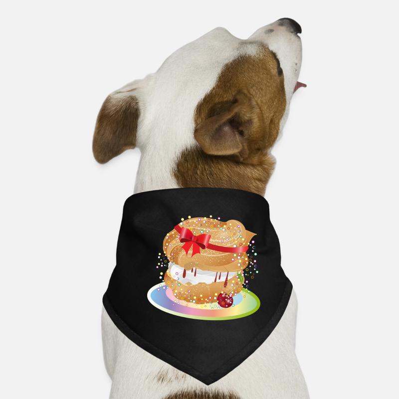 Ein gefüllter Windbeutel mit Geschenkschleife Hunde-Bandana