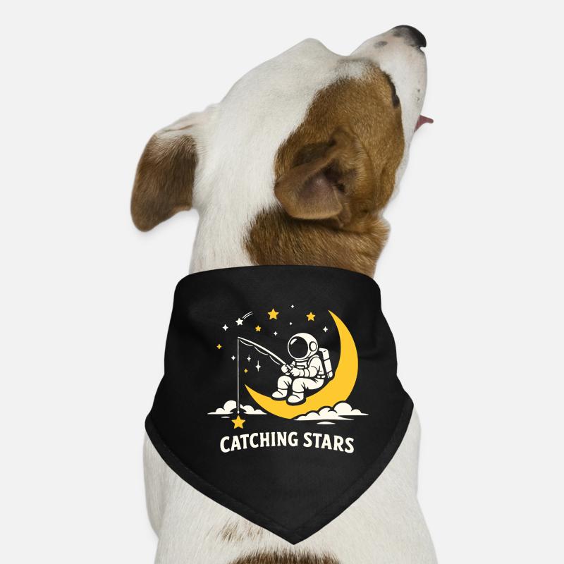 Astronaute à la pêche aux étoiles sur la Lune Bandana pour chien