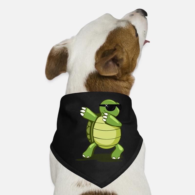 Tortue tamponnant avec des lunettes de soleil Bandana pour chien