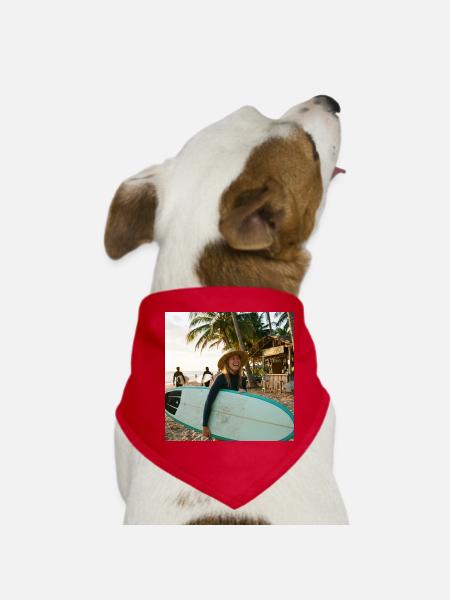 Beach surfer with surfboard - Dog Bandana - red - Front