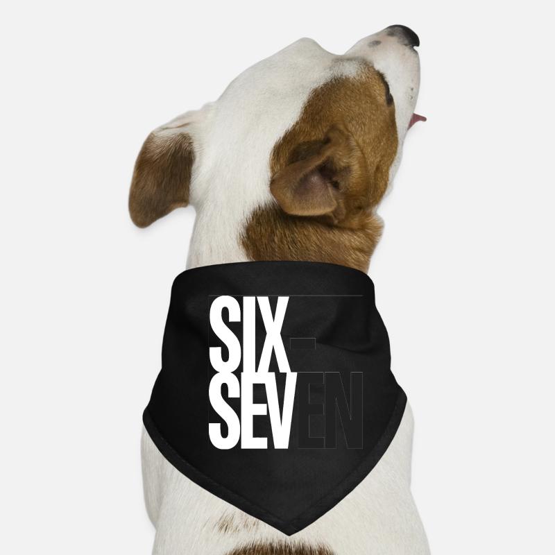 Typographie de chevauchement des Six et Sept Bandana pour chien