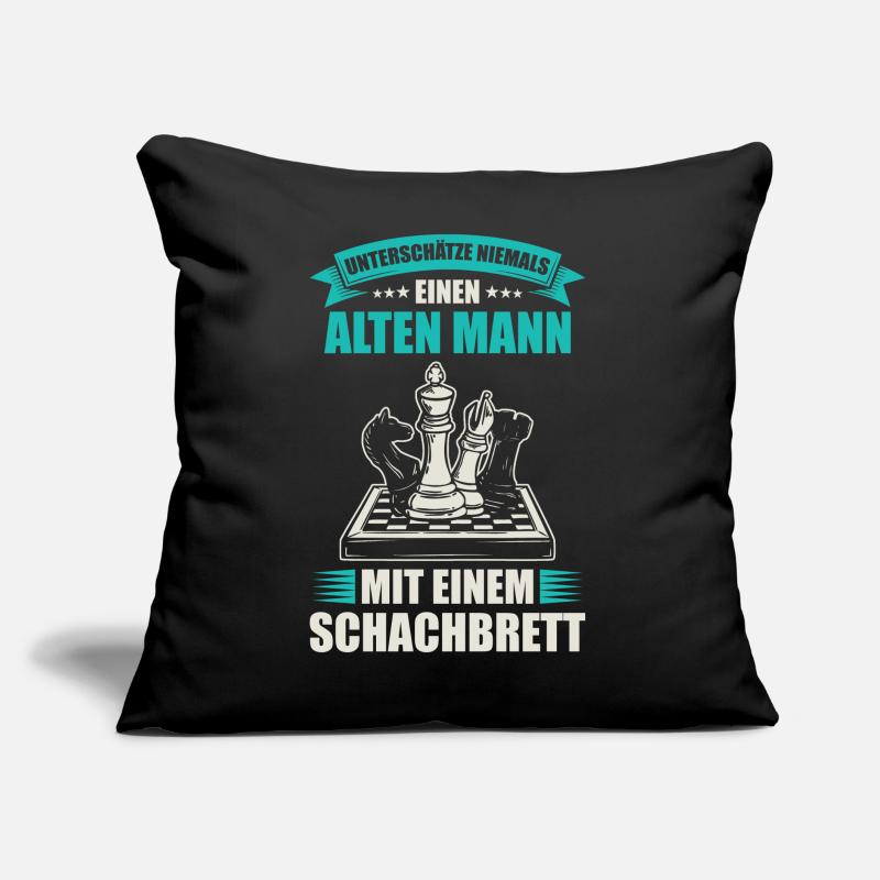 Schach Alter Mann mit einem Schachbrett Sofakissen mit Füllung 45 x 45 cm