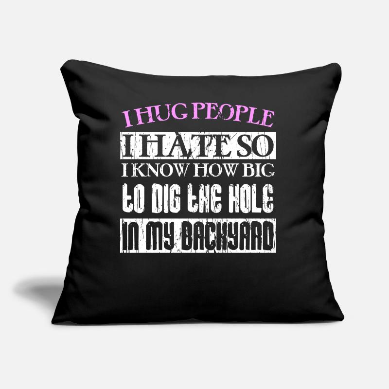 I hug people I hate so I know how big to dig the h Sofakissen mit Füllung 45 x 45 cm