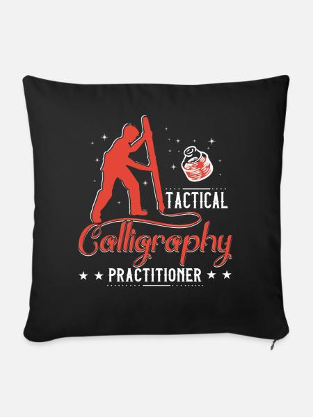 Taktischer Kalligraphie-Praktiker - Sofakissen mit Füllung 45 x 45 cm - Schwarz