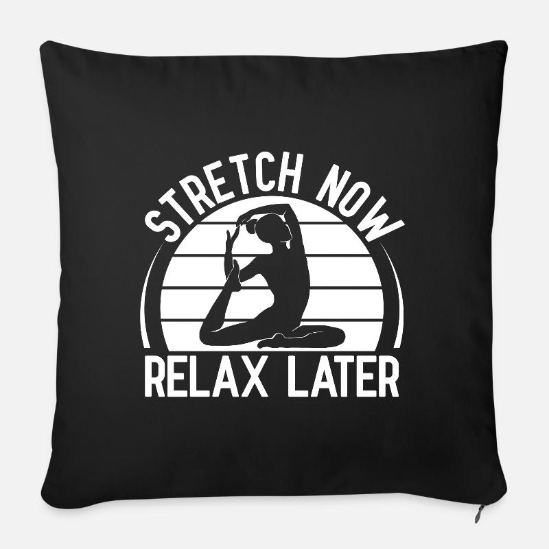 Pilates Enthusiasts Stretch Now Relax Later - Sofakissen mit Füllung 45 x 45 cm - Schwarz