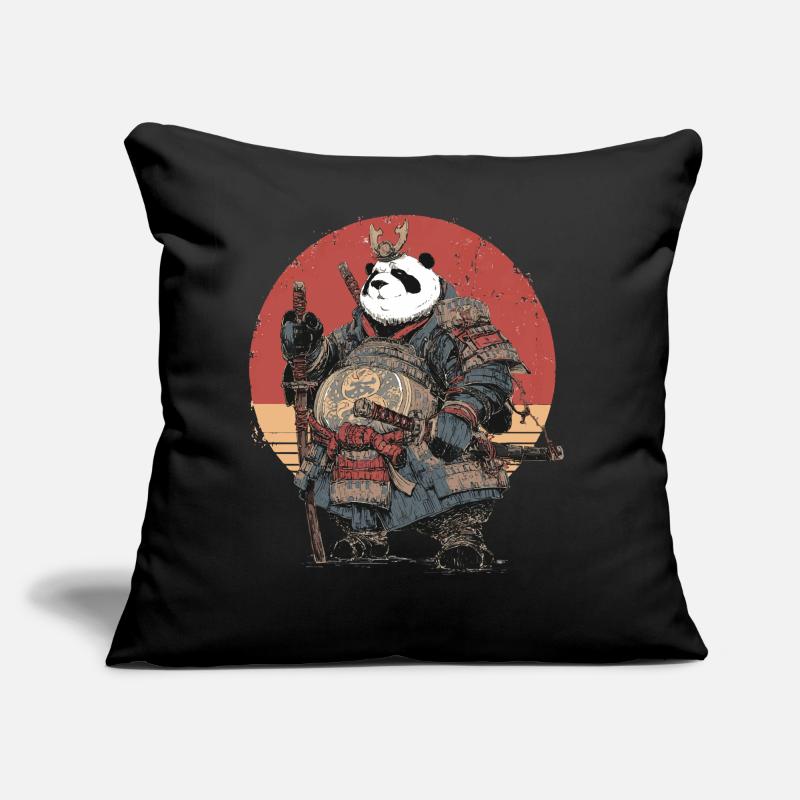 Panda-Samurai in robuster Rüstung Sofakissen mit Füllung 45 x 45 cm