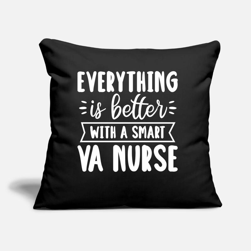 Everything is better with a smart VA Nurse Sofakissen mit Füllung 45 x 45 cm