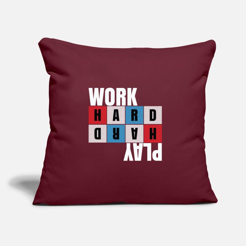 Travailler dur, s’amuser dur, motivation, dévouement Coussin et housse de 45 x 45 cm