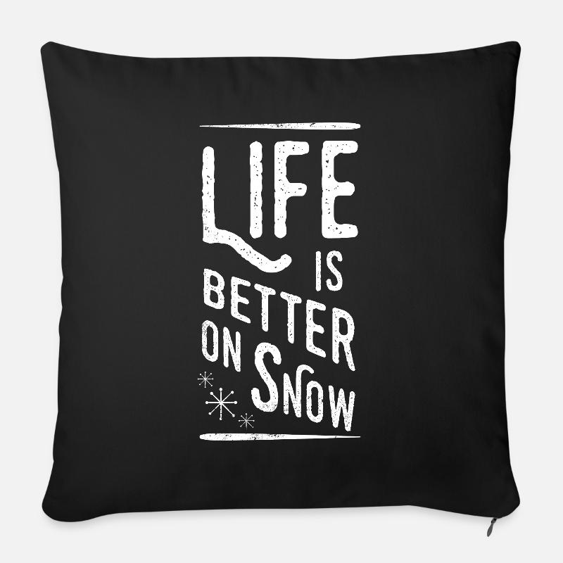 LA VITA È MIGLIORE SULLO SNOWBOARD CON SCI SULLA NEVE - Cuscino da divano 45 x 45 cm con riempimento - nero