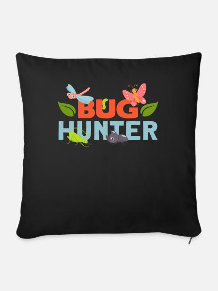 Bug Hunter Collecting Ideabettle - Sofakissen mit Füllung 45 x 45 cm - Schwarz