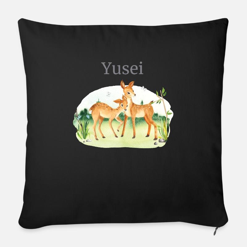 Waldtier Reh Blumen Name Yusei - Sofakissen mit Füllung 45 x 45 cm - Schwarz