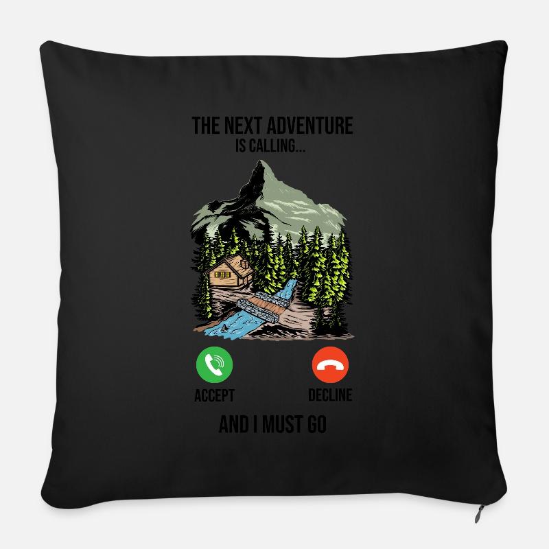 Das Nächste Abenteuer Ruft Wanderer Camp - Sofakissen mit Füllung 45 x 45 cm - Schwarz