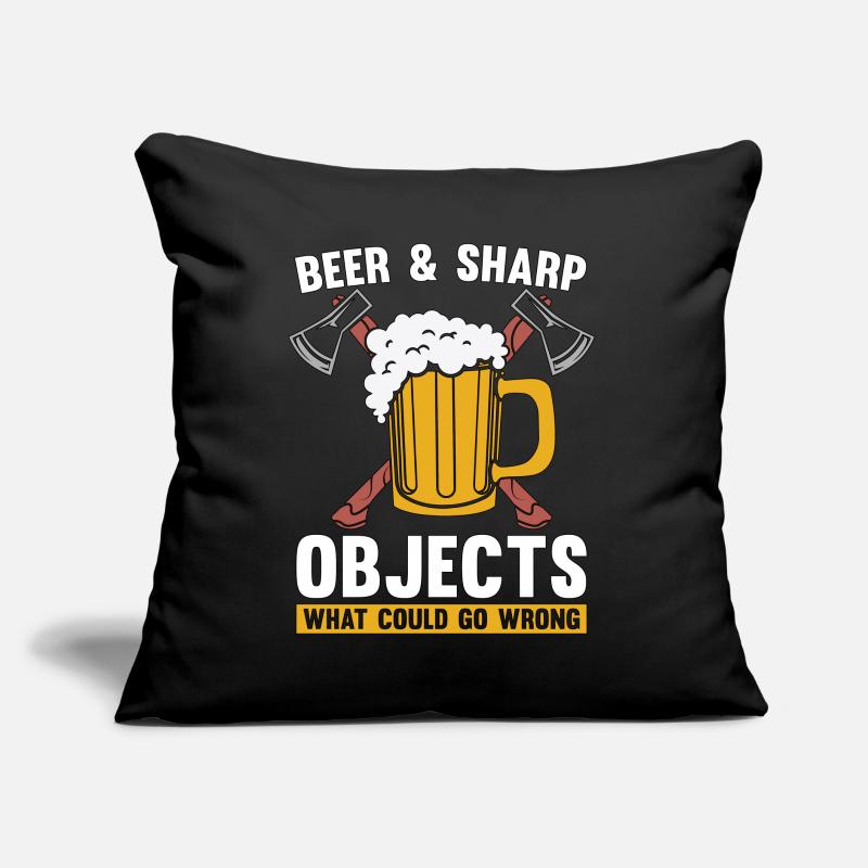 Axe Throwing Beer & Sharp Objects Hatchet Thrower Sofakissen mit Füllung 45 x 45 cm