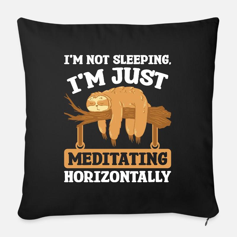 Sleeping Meditation horizontally Sloth - Sofakissen mit Füllung 45 x 45 cm - Schwarz