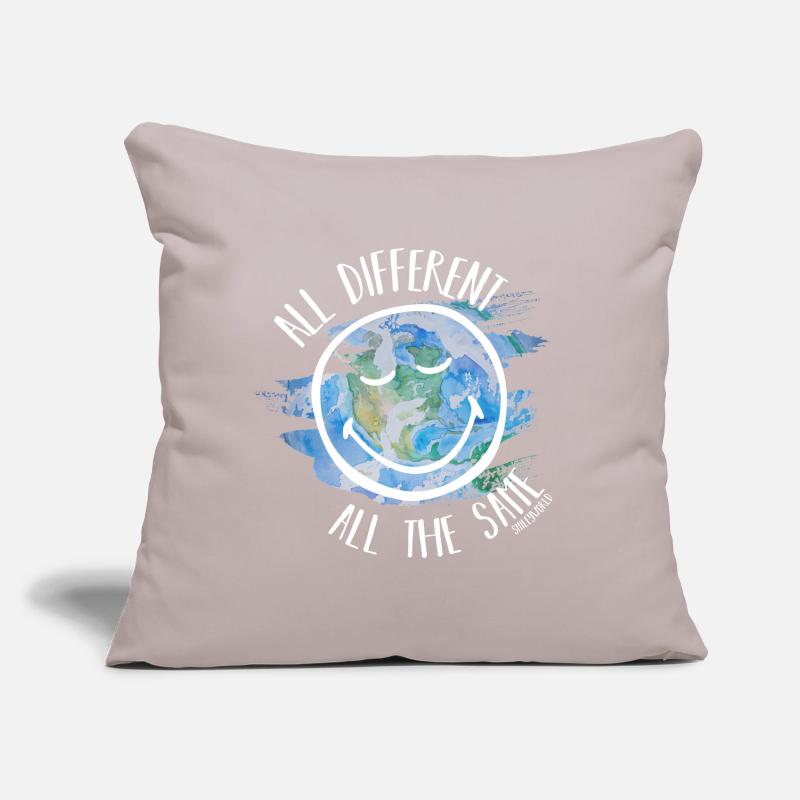 All Different All the Same Smileyworld blanc Coussin et housse de 45 x 45 cm