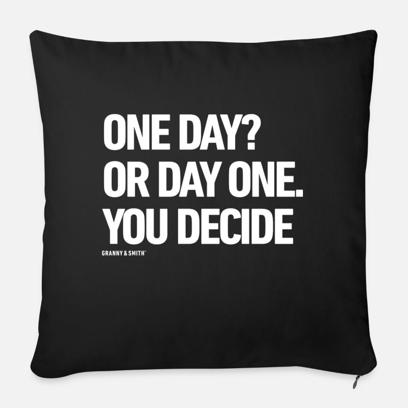 ONE DAY OR DAY ONE YOU DECIDE - Sofakissen mit Füllung 45 x 45 cm - Schwarz
