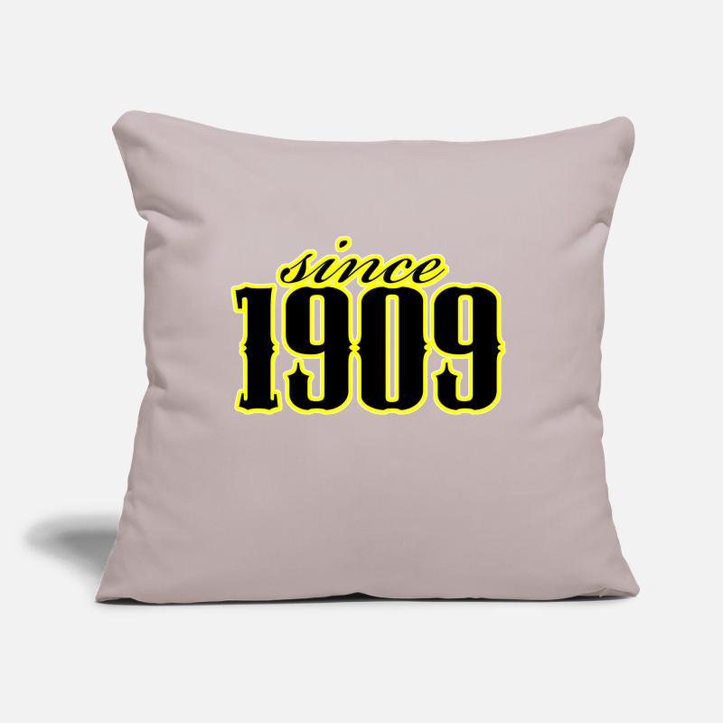 since 1909 (black) Sofakissen mit Füllung 45 x 45 cm