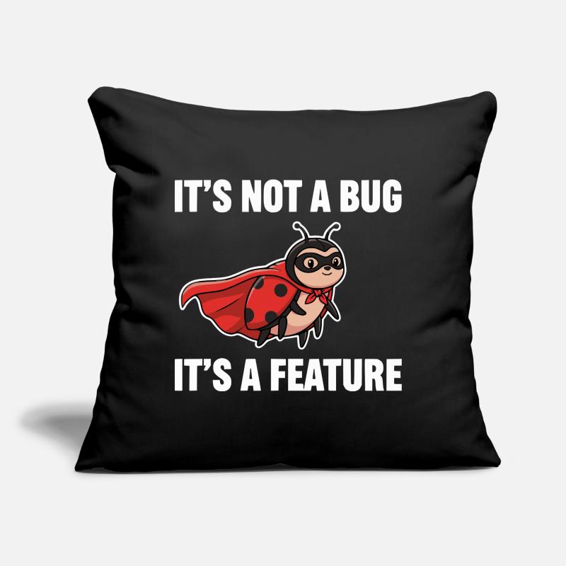 Kein Bug, nur Feature – Superheld Marienkäfer  Sofakissen mit Füllung 45 x 45 cm