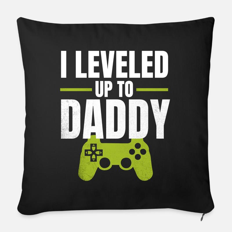 I Leveled Up to Daddy - Sofakissen mit Füllung 45 x 45 cm - Schwarz