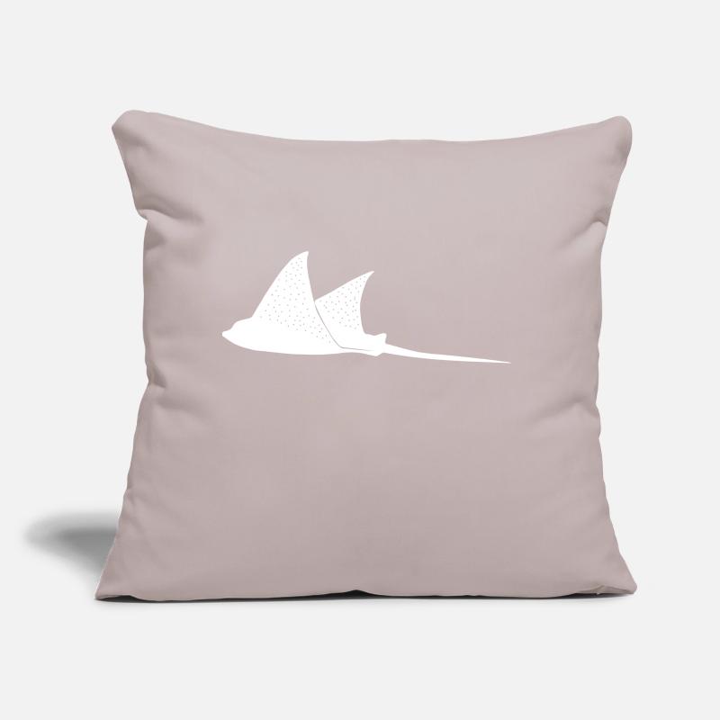 Eagle rays in flight mode Sofa pillow with filling 45cm x 45cm