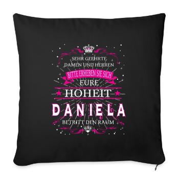 Eure Hoheit Daniela betritt den Raum - Sofakissen mit Füllung 45 x 45 cm - Schwarz - Vorne