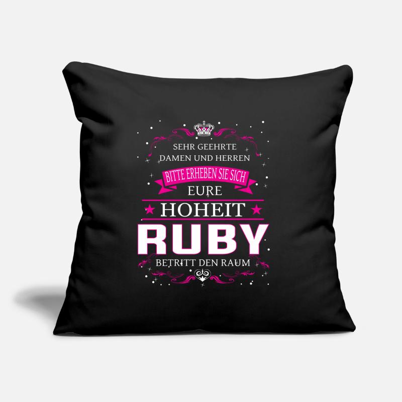 Votre Altesse Ruby entre dans la pièce Coussin et housse de 45 x 45 cm