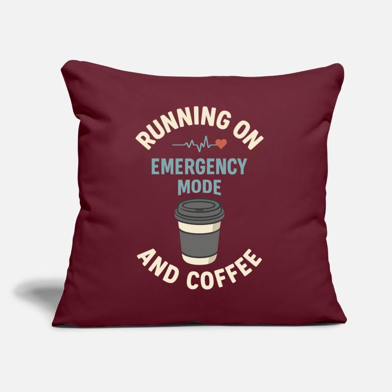 Kaffee statt Schlaf – Notfallmodus läuft Sofakissen mit Füllung 45 x 45 cm
