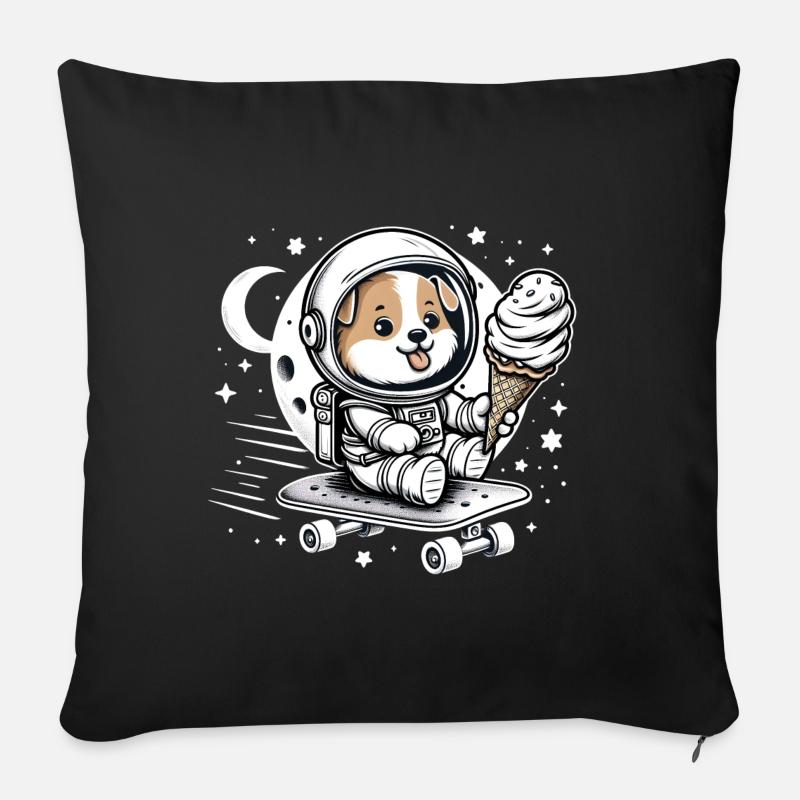 Hund als Astronaut mit Skateboard und Eis - Sofakissen mit Füllung 45 x 45 cm - Schwarz