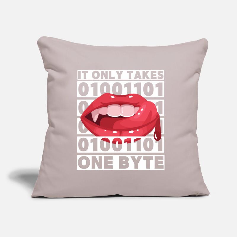 Bit Bytes Binäre Computernerd, Vampir, Spruch, Pun Sofakissen mit Füllung 45 x 45 cm