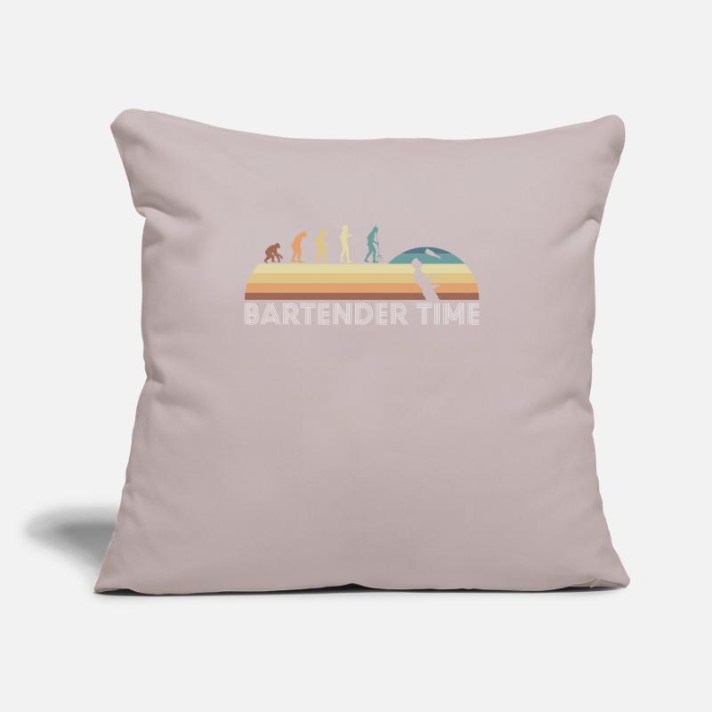 Vintage Retro Bartender Time Barkeeper Evolution Coussin et housse de 45 x 45 cm
