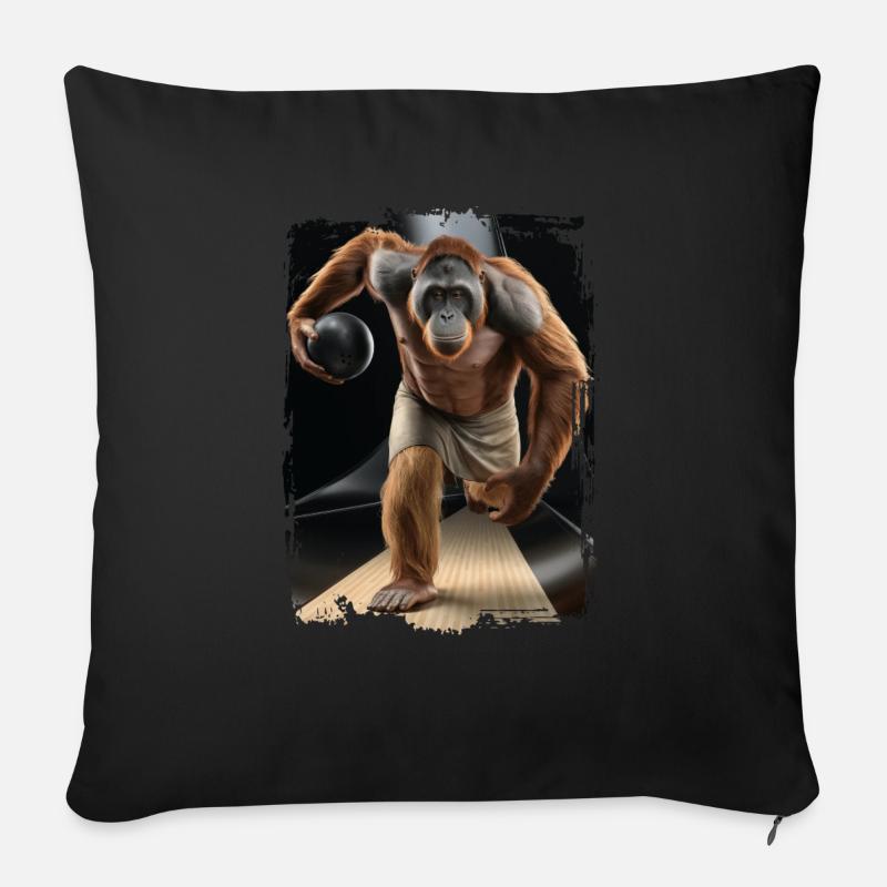 Orang-Utan spielt Bowling Geschenk - Sofakissen mit Füllung 45 x 45 cm - Schwarz