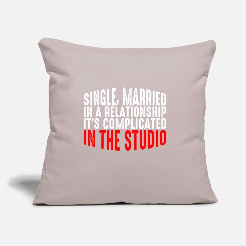 Single, Married, In The Studio 6 Sofakissen mit Füllung 45 x 45 cm