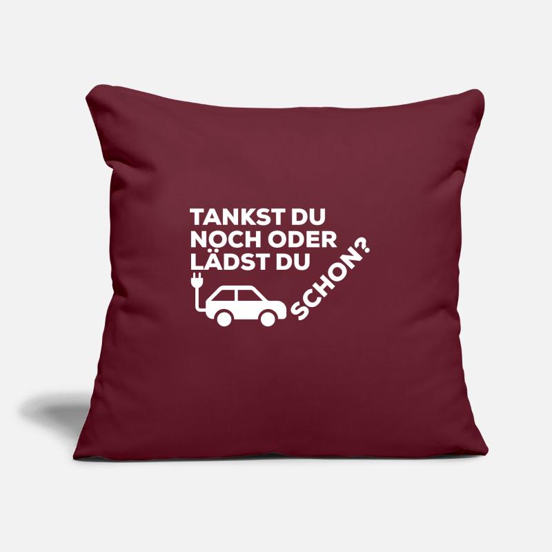 Tankst du noch oder lädst du schon? Sofakissen mit Füllung 45 x 45 cm