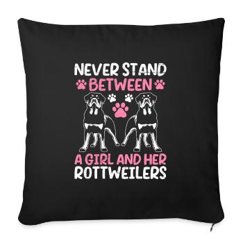 Rottie NE S’INTERPOSE JAMAIS ENTRE UNE FILLE ET ELLE - Coussin et housse de 45 x 45 cm - noir - Devant