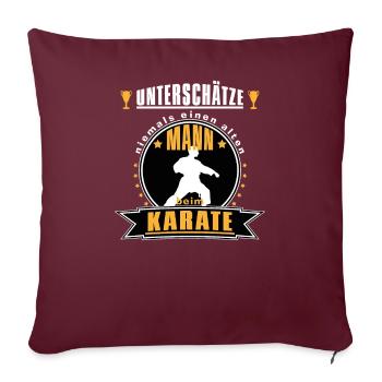 Alter Mann beim Karate Geschnkidee für Opa - Sofakissen mit Füllung 45 x 45 cm - Burgunderrot - Vorne