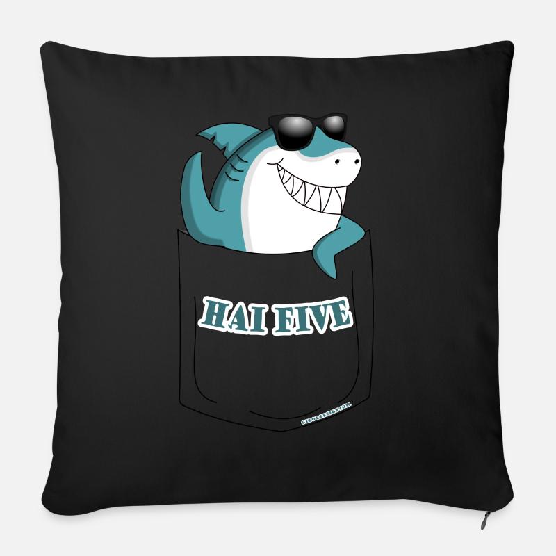 Haifisch High Five: HAI FIVE! - Brusttasche - Sofakissen mit Füllung 45 x 45 cm - Schwarz