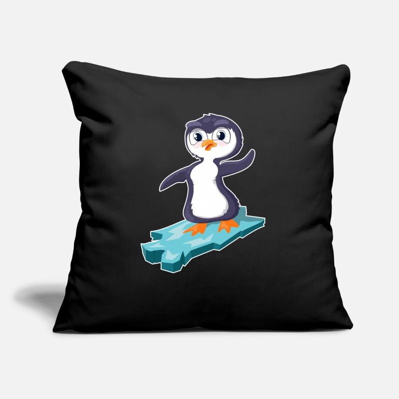 Pinguin surft auf einer Eisscholle Sofakissen mit Füllung 45 x 45 cm