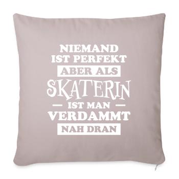 Skaterin Lustiger Spruch Skating Skaterin Geschenk - Sofakissen mit Füllung 45 x 45 cm - helles Taupe - Vorne