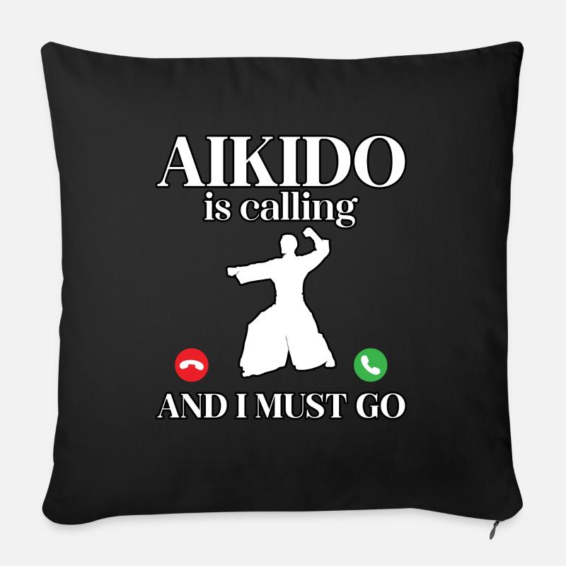 Aikido ruft und ich muss gehen - Sofakissen mit Füllung 45 x 45 cm - Schwarz