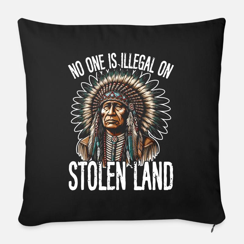 No one is illegal on stolen land - Sofakissen mit Füllung 45 x 45 cm - Schwarz
